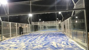 Pistas de pádel panorámicas instaladas en club Pádel Pro en Dubai