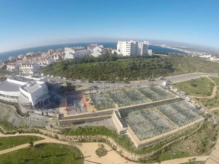 10 padel courts in Estepona