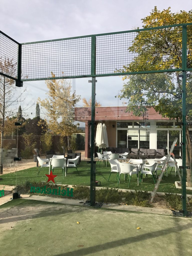 padel court glass to break in zaragoza